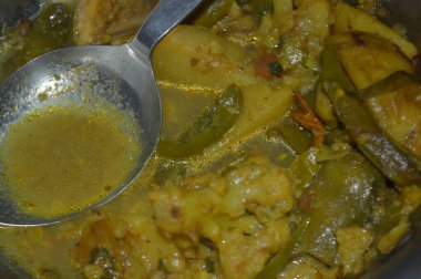 Hint geleneksel köri masalası.