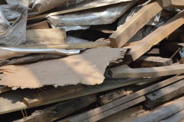 İnşaat alanında ahşap malzeme