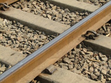 Tren istasyonunda tren yolu.