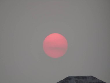 Gölün üzerinde güzel bir gün batımı