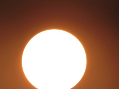 Gökyüzündeki güneş