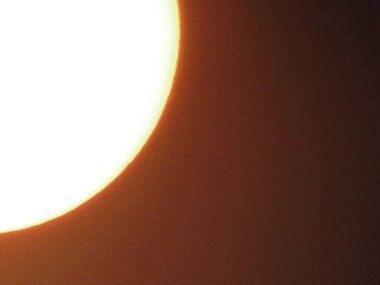 Arka planda güzel gün batımı, kapat