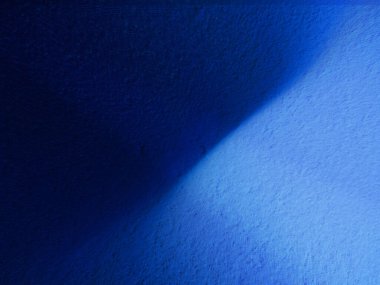 Soyut mavi gradyan, sanatsal desen tasarımı ile yumuşak doku arkaplanı şekillendirir. Mavi dalga şekilleri tasarım