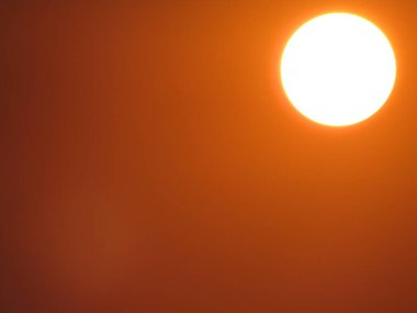 Gökyüzündeki güneş