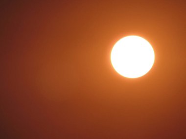 Gökyüzündeki güneş