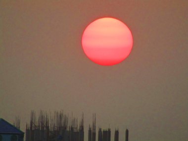 Güzel gün batımı gökyüzü bulutlu