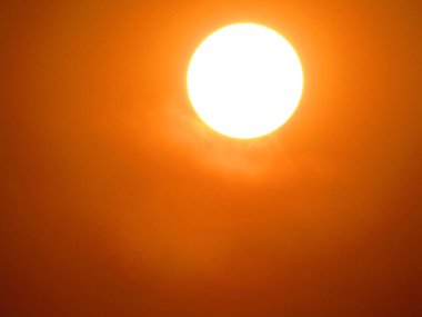 Güneş gökyüzünden doğuyor..