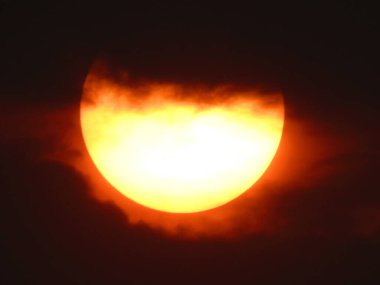 kırmızı gün batımı ve güneş