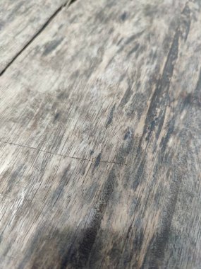 Kırsal ahşap yüzeyin karmaşık doğal dokusuyla detaylandırılmış yakın çekimi.