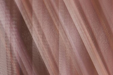 Uyumlu eğrilerdeki soyut turuncu ve sarı tonlar, incelendiğinde enerji, hareket ve yaratıcılığı tasvir eden çekici ve dinamik bir görsel doku yaratır.