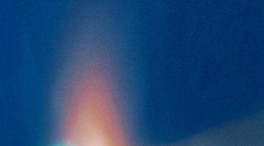 Modern poster mavi sanatsal doku arka planı. Şablonu canlı perspektifle kapla Yumuşak şekiller deseni.