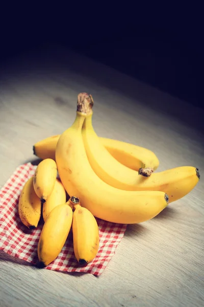 Banan Żółty Owoc Stole — Zdjęcie stockowe