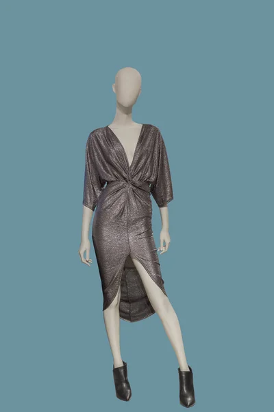 Полная Длина Изображения Женского Дисплея Манекена Модном Вечернем Блестящем Платье — стоковое фото