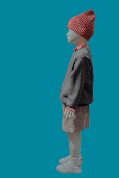 Gambar Panjang Lengkap Dari Manekin Tampilan Anak Mengenakan Sweater Coklat — Stok Foto