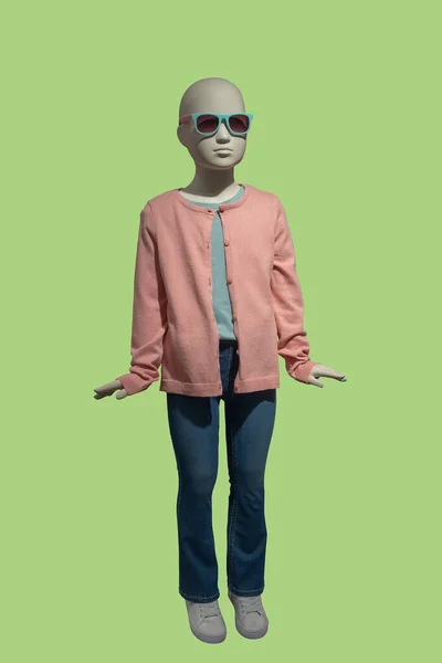 Εικόνα Πλήρους Μήκους Μιας Παιδικής Μανεκέν Ροζ Πλεκτό Σακάκι Και — Φωτογραφία Αρχείου