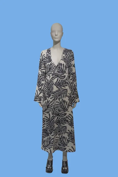 Image Pleine Longueur Mannequin Féminin Portant Une Robe Blanche Avec — Photo