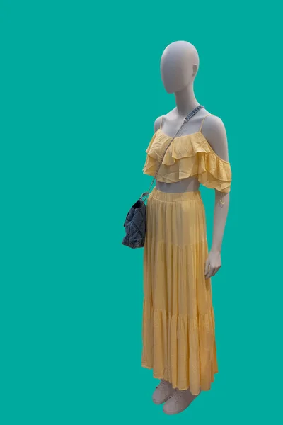 Ganzkörperbild Einer Weiblichen Schaufensterpuppe Mit Elegantem Modischen Gelben Top Und — Stockfoto