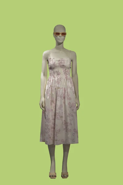 Full Length Εικόνα Μιας Γυναικείας Μανεκέν Οθόνη Φορώντας Καλοκαιρινό Φόρεμα — Φωτογραφία Αρχείου