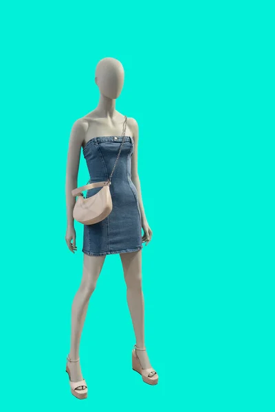 Полная Длина Изображения Женского Дисплея Манекен Носить Короткие Модные Джинсы — стоковое фото
