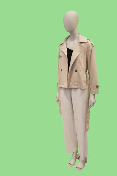 Obraz Ženské Figuríny Rozepnuté Límečkové Bundě Bílých Kalhotách Izolovaných Zeleném — Stock fotografie