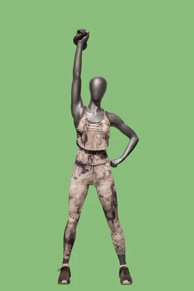 Повнометражне Зображення Жіночого Дисплея Манекен Чайником Спортивному Одязі Ізольовано Зеленому — стокове фото