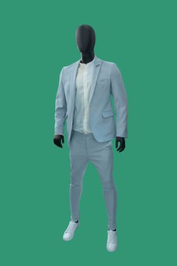 Yeşil arka planda izole edilmiş zarif gri takım elbise giyen bir erkek vitrin mankeninin tam boy görüntüsü 