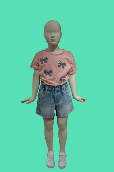 Imagen Completa Maniquí Exhibición Infantil Con Una Camiseta Rosa Con — Foto de Stock