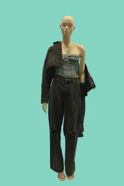 Ganzkörperbild Einer Weiblichen Schaufensterpuppe Mit Schwarzem Jeansanzug Jeansjacke Und Hose — Stockfoto