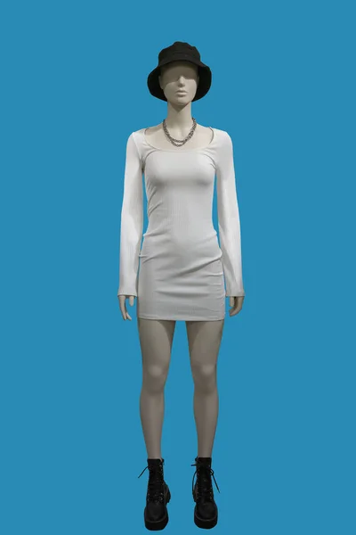 Полное Изображение Женского Манекена Дисплея Модном Коротком Белом Платье Длинными — стоковое фото