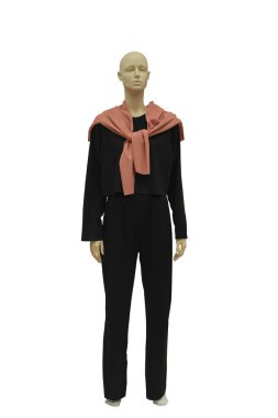 Beyaz arka planda izole edilmiş siyah pantolon ve ceket bluzu giyen bir kadın vitrin mankeni.