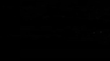 Siyah arka planda eski arızalar ve parazit sesleri. TV Gürültüsü Görüntüsü