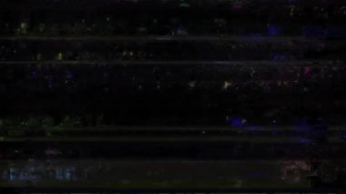 Siyah arka planda eski arızalar ve parazit sesleri. TV Gürültüsü Görüntüsü