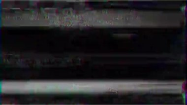 Siyah arka planda eski arızalar ve parazit sesleri. TV Gürültüsü Görüntüsü