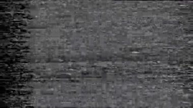 Siyah arka planda eski arızalar ve parazit sesleri. TV Gürültüsü Görüntüsü