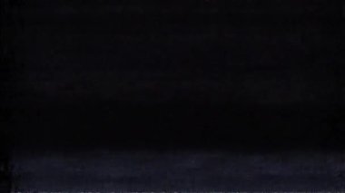 Siyah arka planda eski arızalar ve parazit sesleri. TV Gürültüsü Görüntüsü