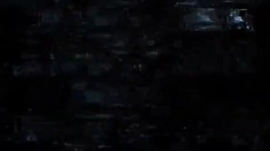 Siyah arka planda eski arızalar ve parazit sesleri. TV Gürültüsü Görüntüsü