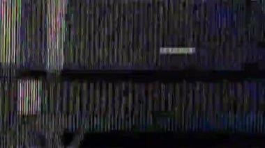 Siyah arka planda eski arızalar ve parazit sesleri. TV Gürültüsü Görüntüsü