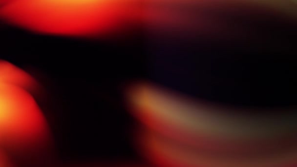 Ein Verschwommenes Bild Eines Rot Gelben Objekts Mit Schwarzem Hintergrund — Stockvideo