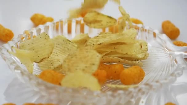 Падіння Картопляних Чіпсів Повільний Рух — стокове відео
