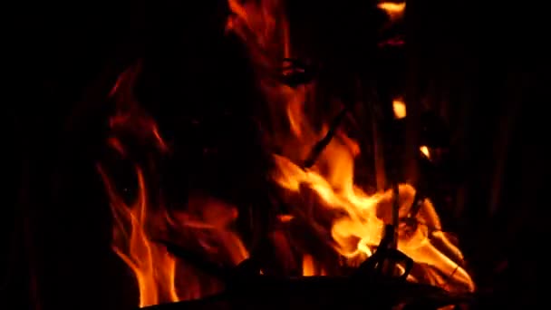 Hořící Oheň Temnou Látkou Tmě — Stock video