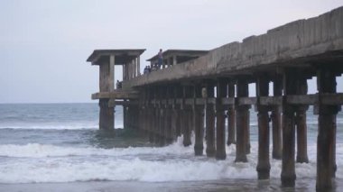 Deniz manzaralı deniz dalgalarının görüntüsü.