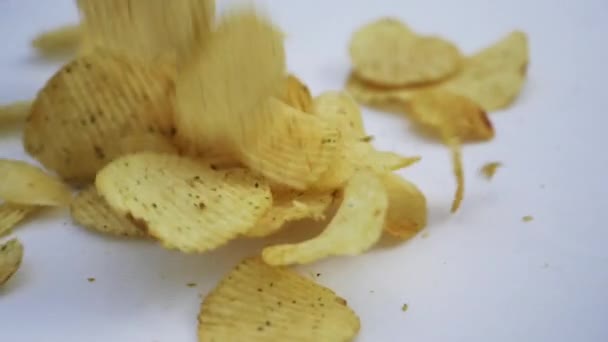 Медленное Движение Картофельных Чипсов — стоковое видео