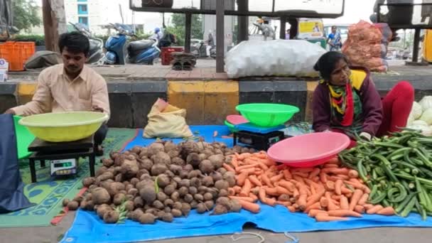 Vista Gente Comprando Verduras Mercado Local Verduras — Vídeos de Stock