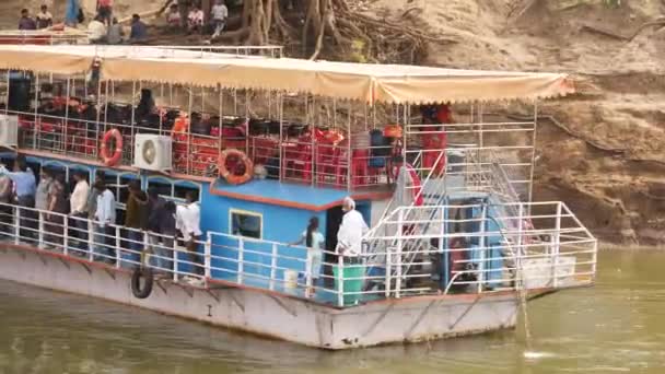 Vista Trasera Ferry Con Pasajeros Bordo — Vídeo de stock