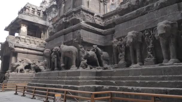 Tiro Elefantes Esculturas Fora Das Cavernas Ellora — Vídeo de Stock