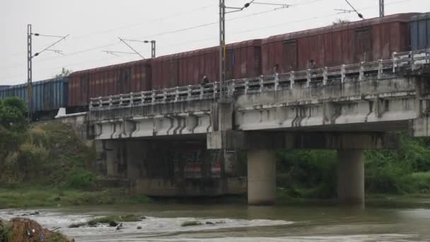 Pillars Flowing River Water Holding Railway Bridge — Stock Video