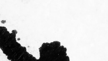 Görüntü geçişi için büyük mürekkep damlası