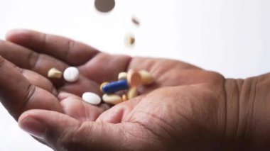 Farklı tıbbi haplar ya da uyuşturucular.