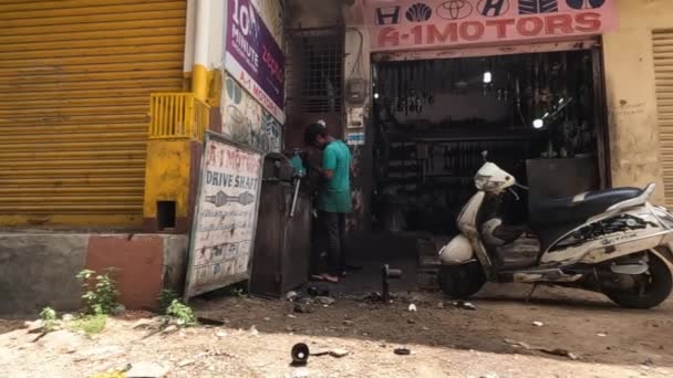 Two Wheeler Repair Shop India — Stock Video