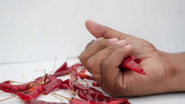 Czerwona Suszona Papryka Chili Dłoni — Wideo stockowe